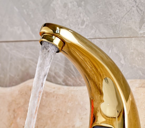 Gouden sensor kraan type Bella Design Koud en Warm Sensorkraan goudkleurig