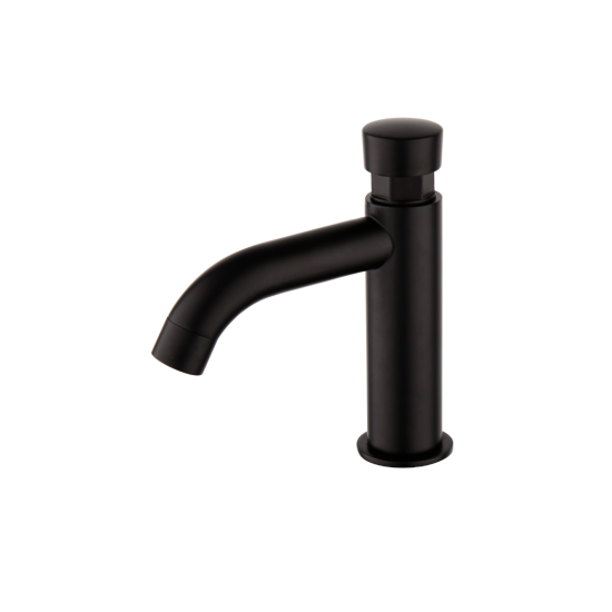 Zwarte kraan sluit zelf